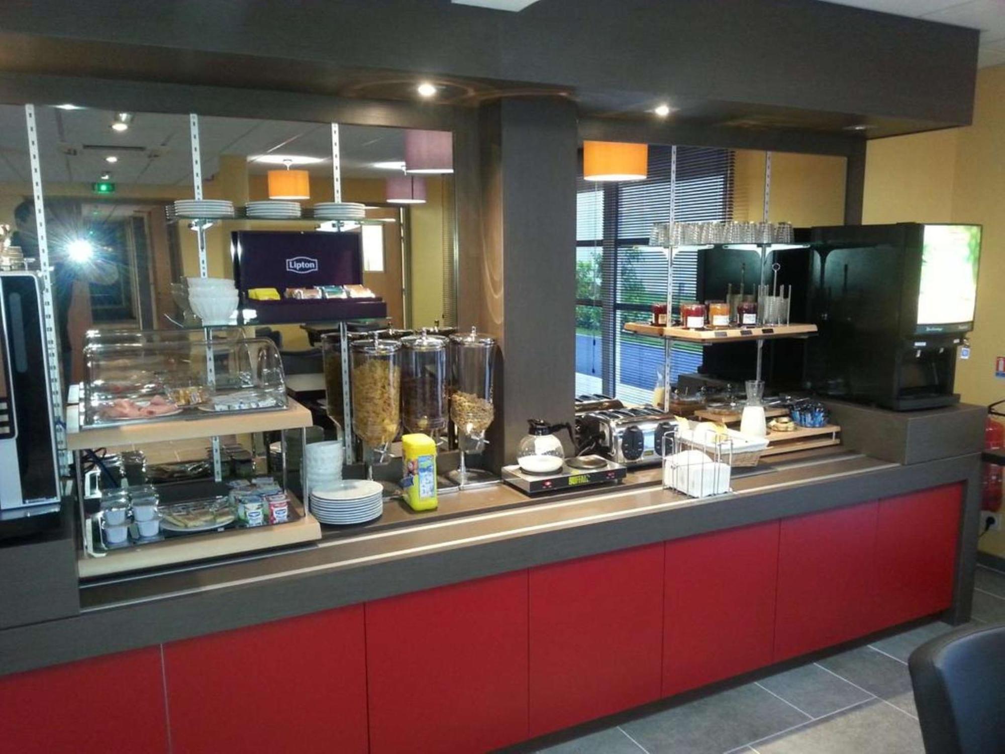 Brit Hotel Confort Villeneuve Sur Lot Bias  ภายนอก รูปภาพ