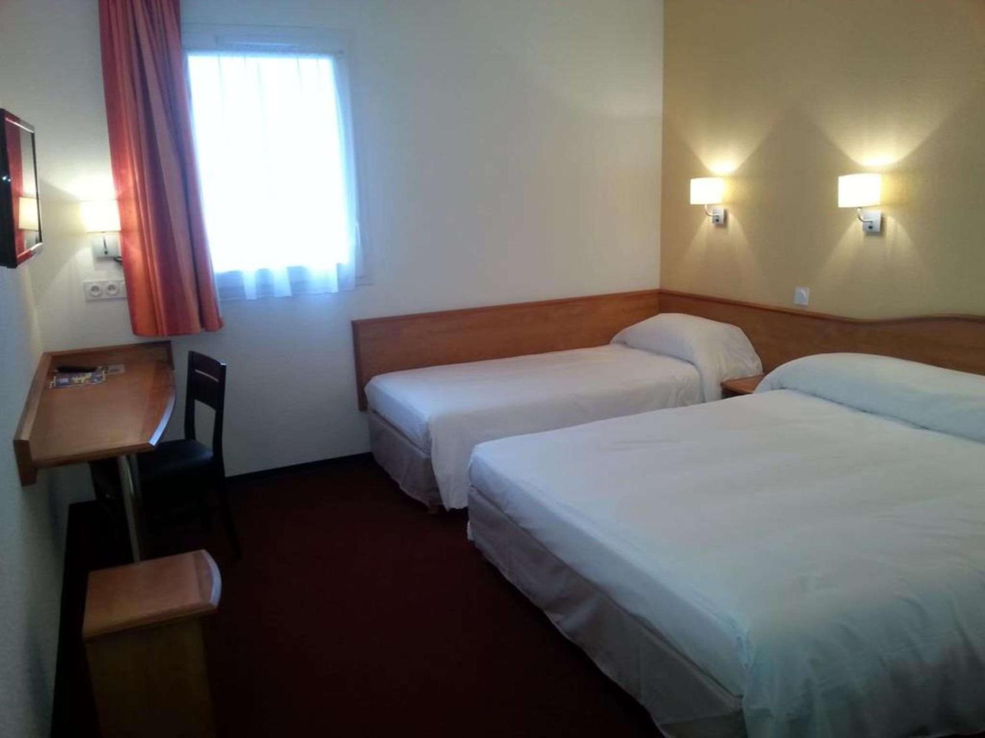 Brit Hotel Confort Villeneuve Sur Lot Bias  ภายนอก รูปภาพ