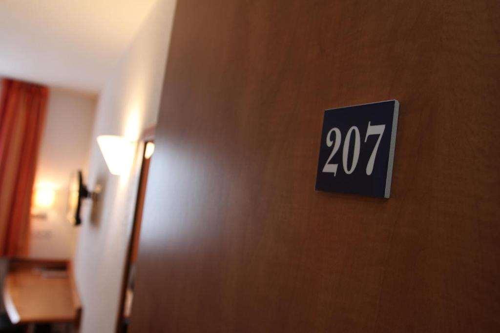 Brit Hotel Confort Villeneuve Sur Lot Bias  ห้อง รูปภาพ