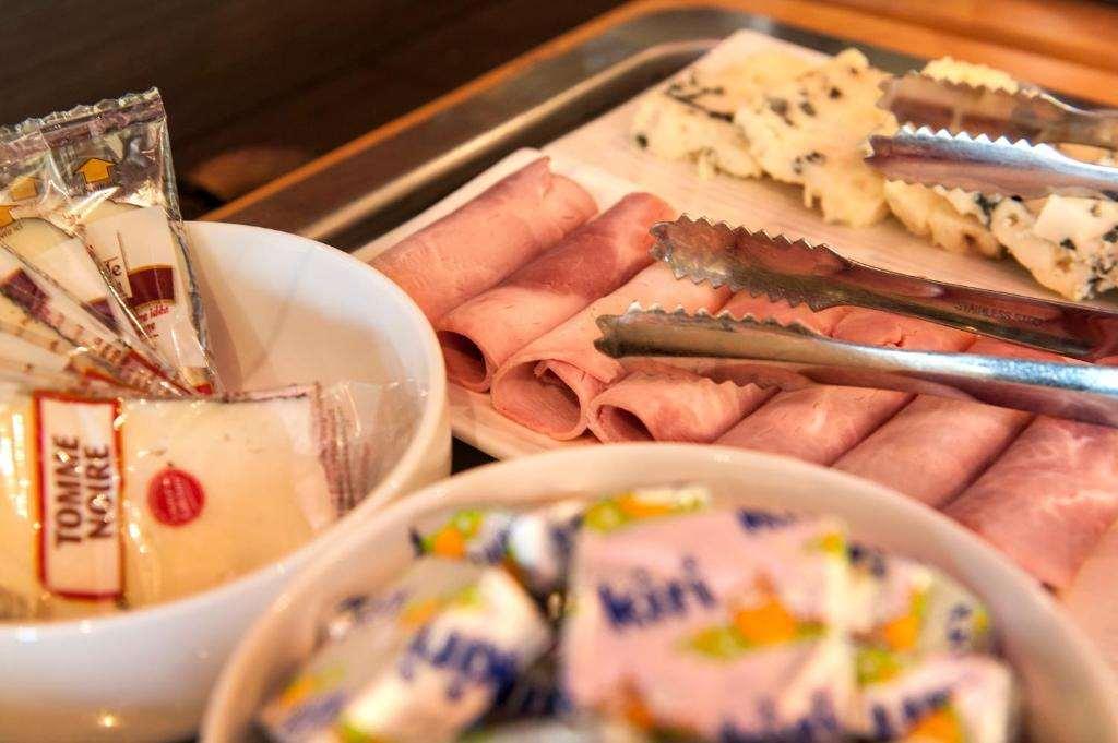 Brit Hotel Confort Villeneuve Sur Lot Bias  ร้านอาหาร รูปภาพ