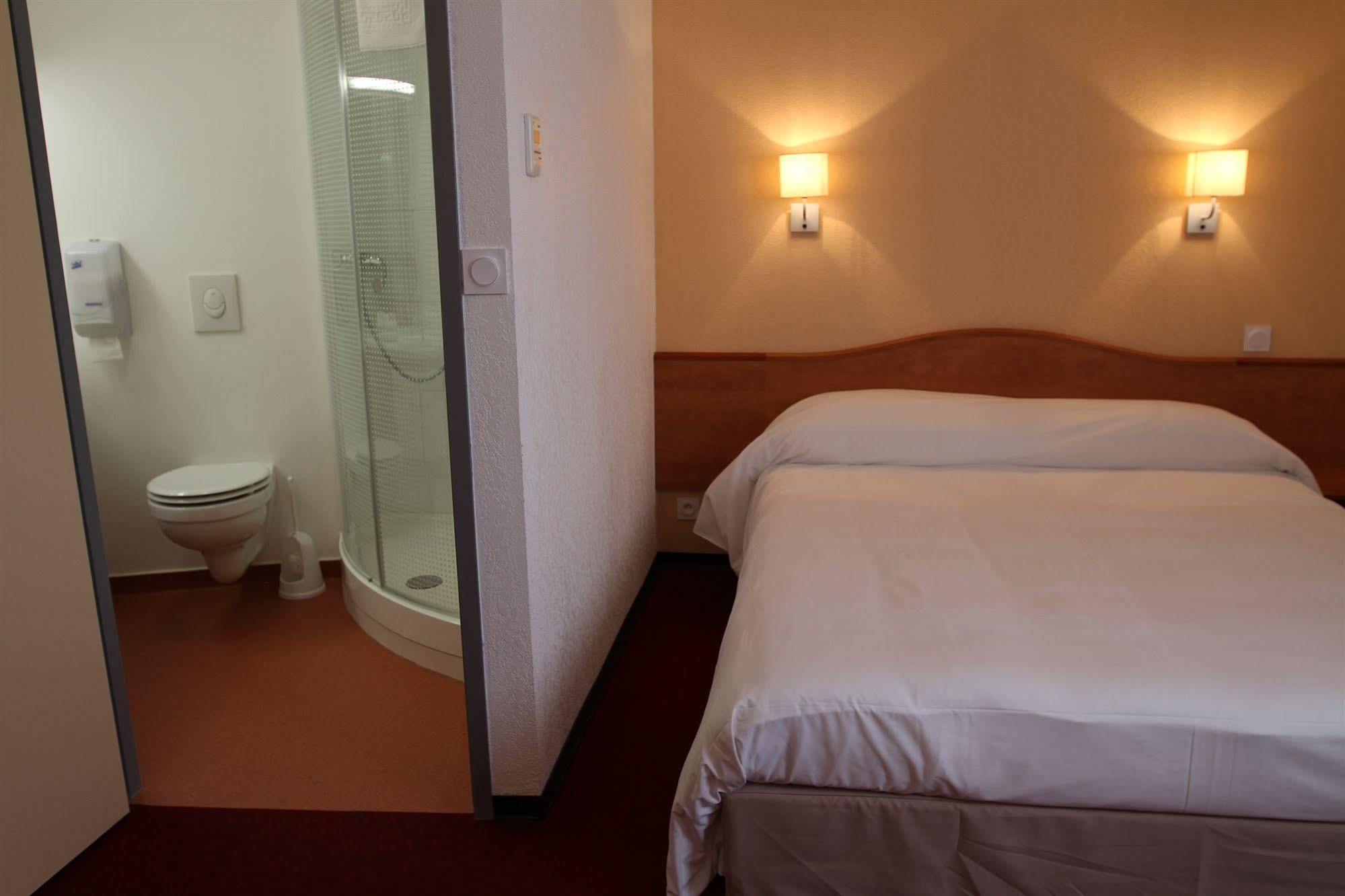 Brit Hotel Confort Villeneuve Sur Lot Bias  ภายนอก รูปภาพ