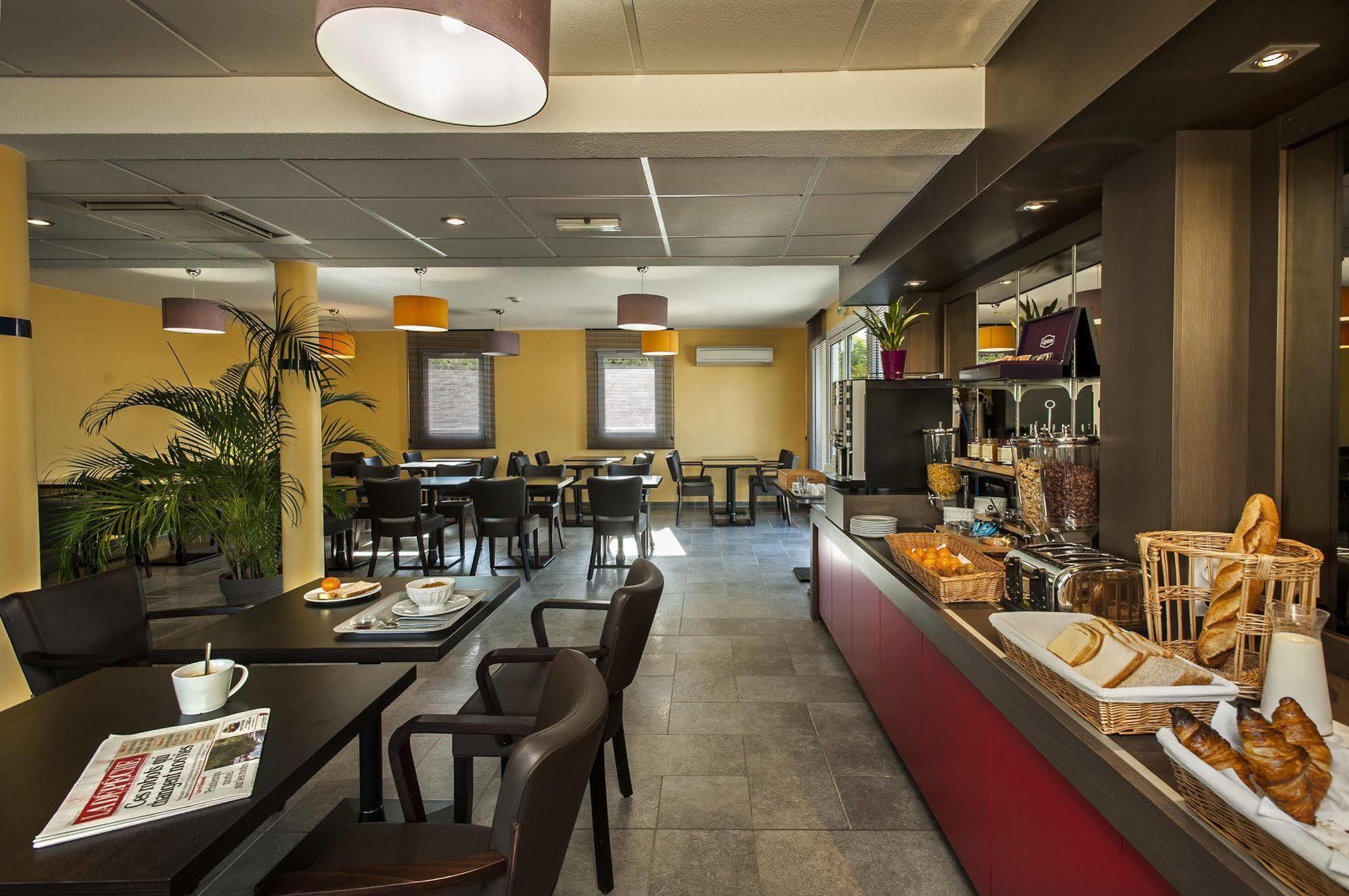 Brit Hotel Confort Villeneuve Sur Lot Bias  ภายนอก รูปภาพ
